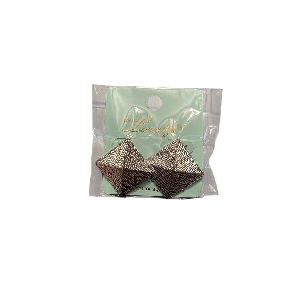 AND LOVELY SQUARE SLIVER STUD EARRINGS